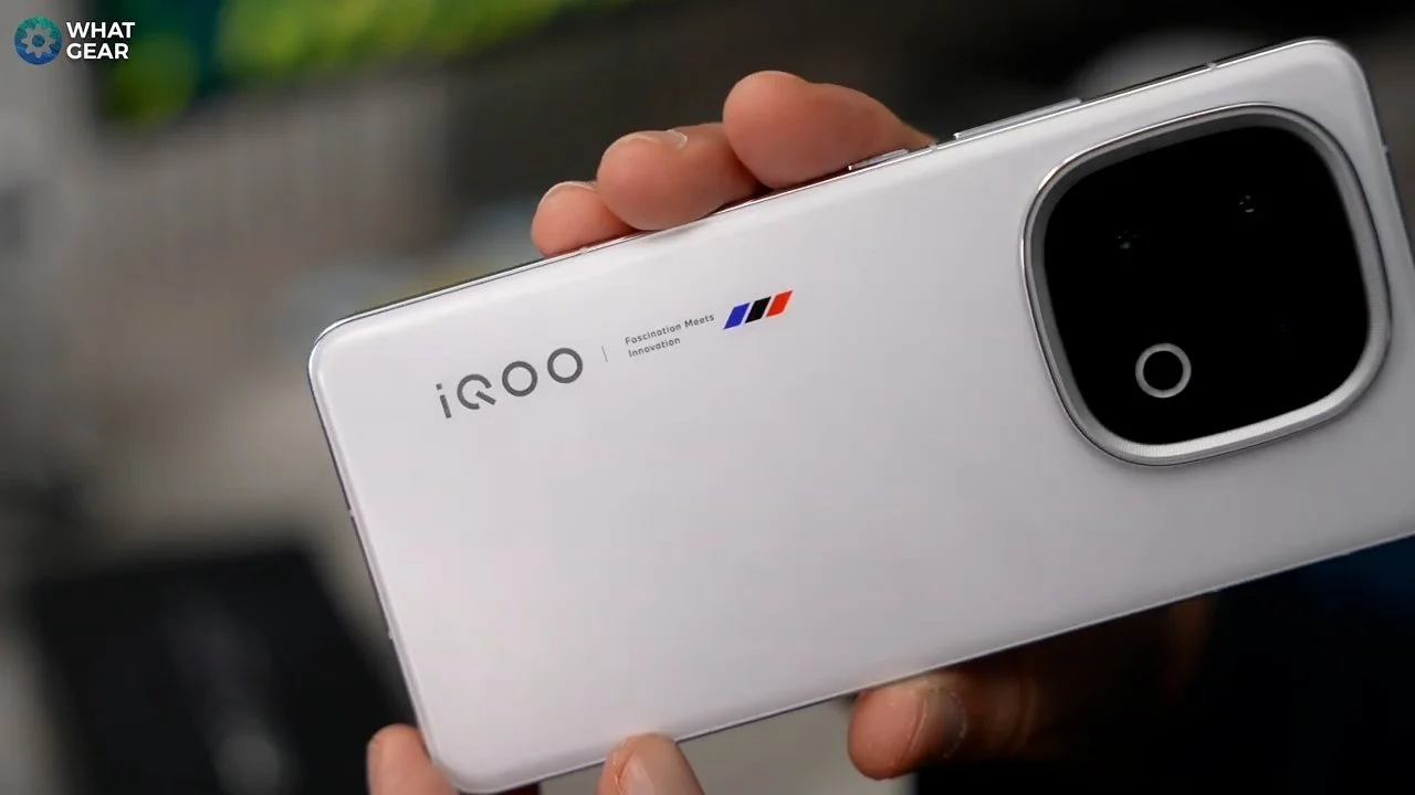 The Worlds Fastest Phone! - iQoo 13 Review & Benchmarks — WhatGear